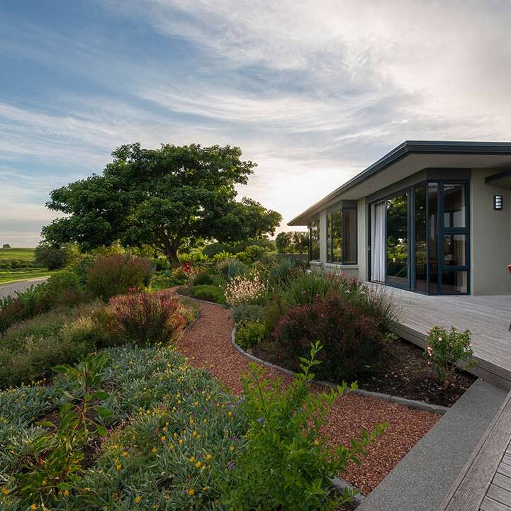 Outdoor living beneath mature Erythrina canopy, Fancourt